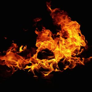 Il fuoco di Dio scende solo sull’altare
